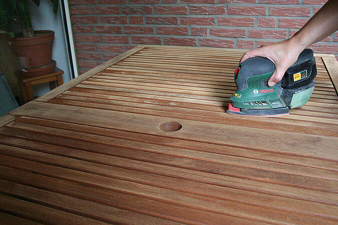 Gartenmöbel aus Holz ölen