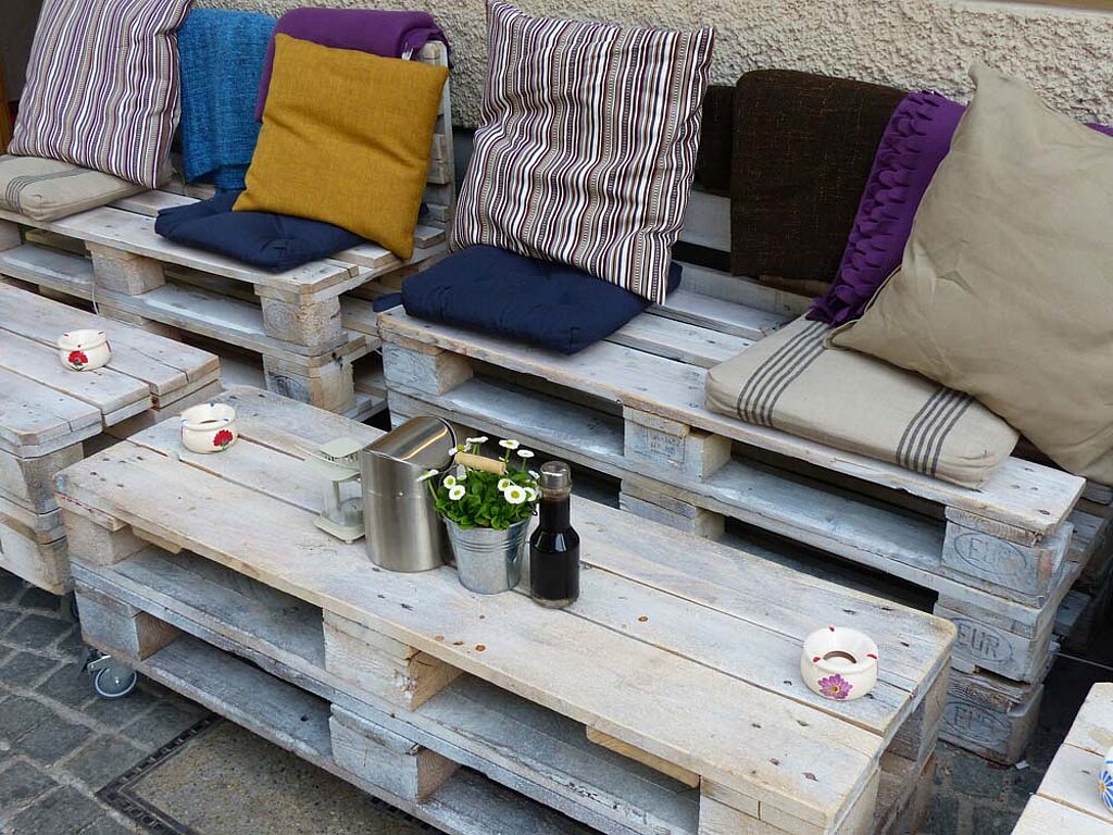 Bett aus Paletten bauen