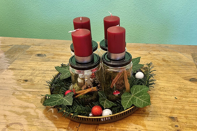 Upcycling-Adventskranz aus Gläsern