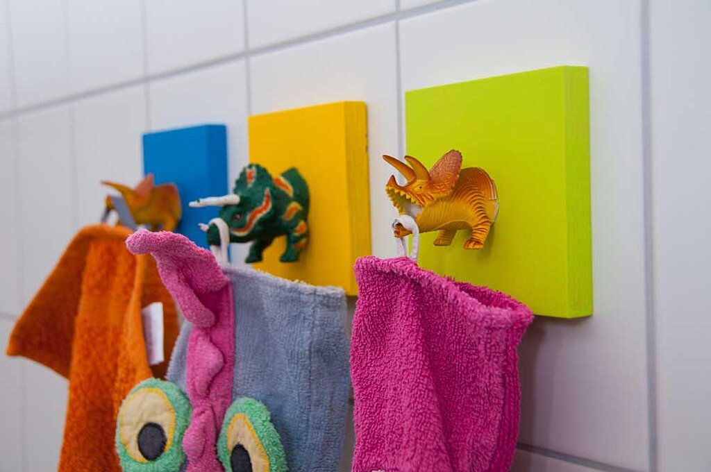 DIY Handtuchhaken mit Dinos