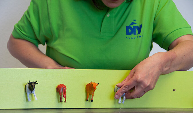 DIY-Kindergarderobe: Tiere festschrauben