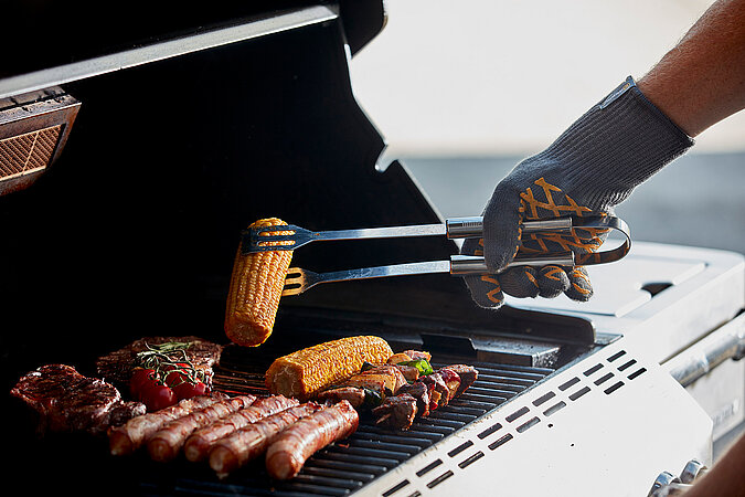 Grillhandschuhe schützen beim Grillen