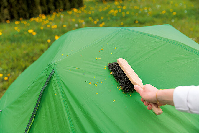 Festival Gadgets Zeltreinigung mit Bürste entfernt Schmutz und Pollen von der Zeltoberfläche