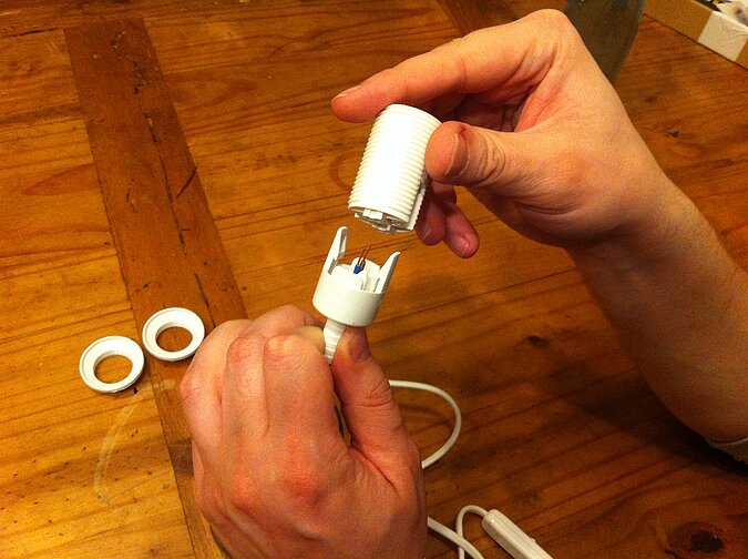 DIY Lampe: Fassung aufstecken