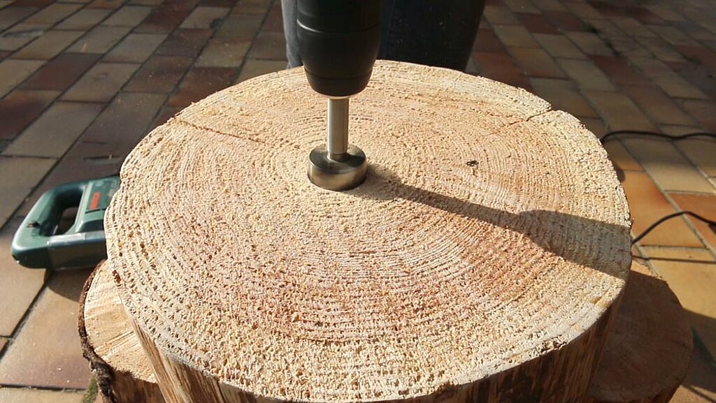 Stehleuchte aus dem Wald