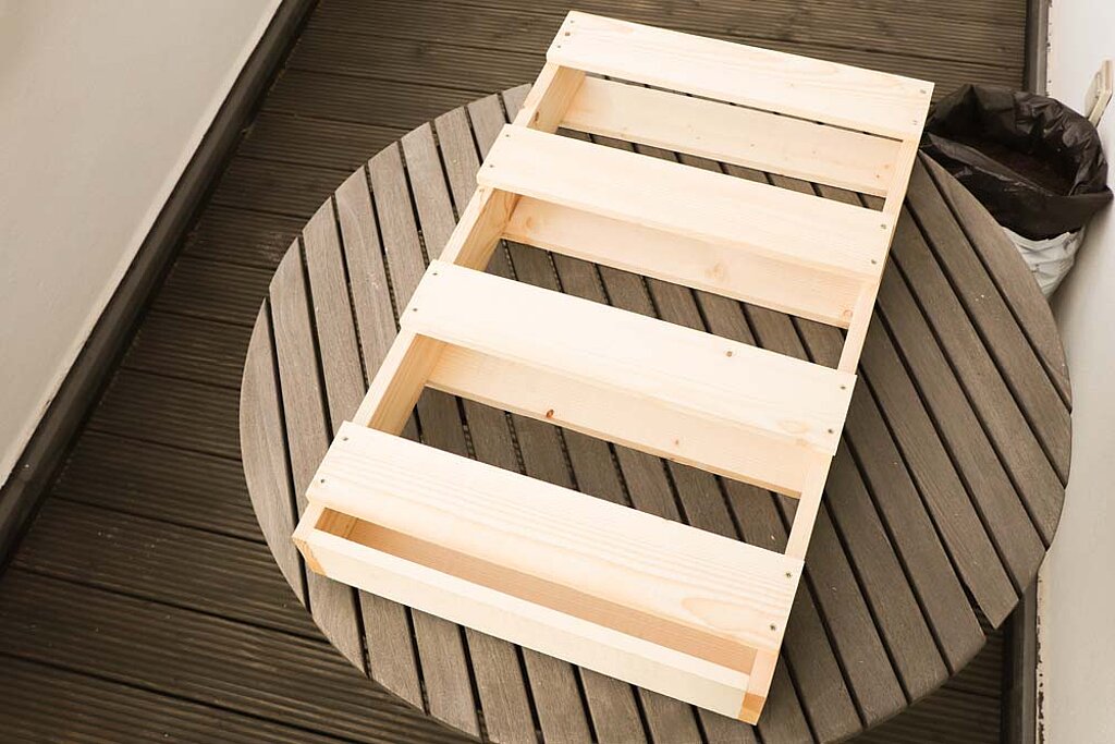 Kräuter-Hochbeet Balkon Rückseite verschrauben