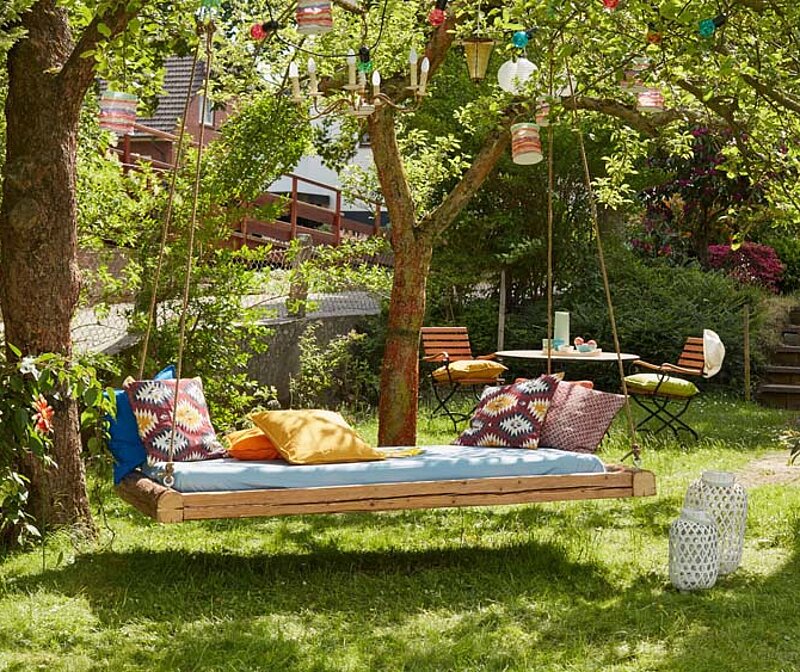 Hängematte Hängebett Schaukel Garten im Sommer