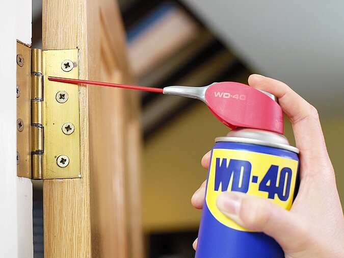 WD-40 Multifunktionsprodukt Smart Straw Tuerscharnier schmieren