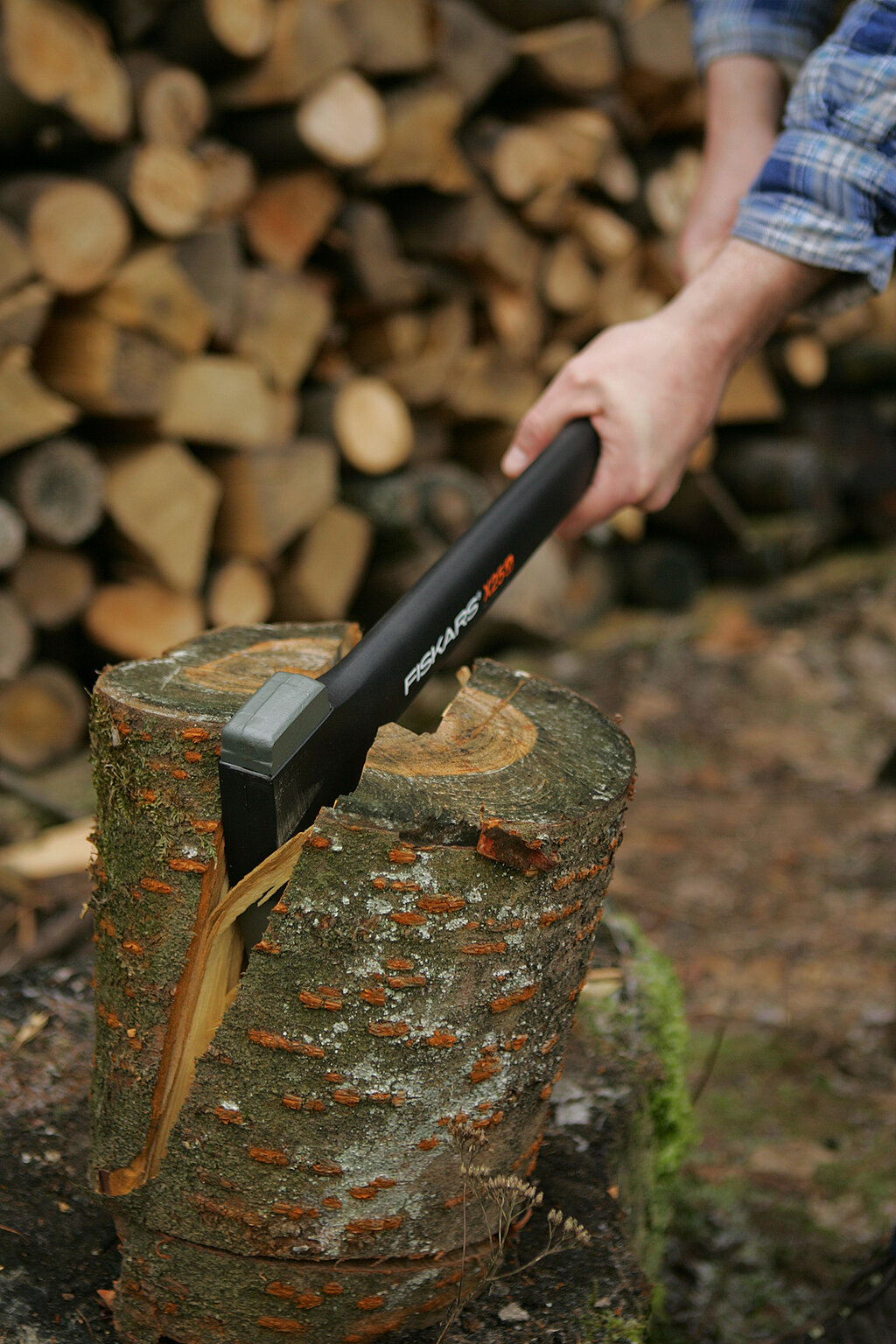Fiskars-Holz hacken-Spaltaxt