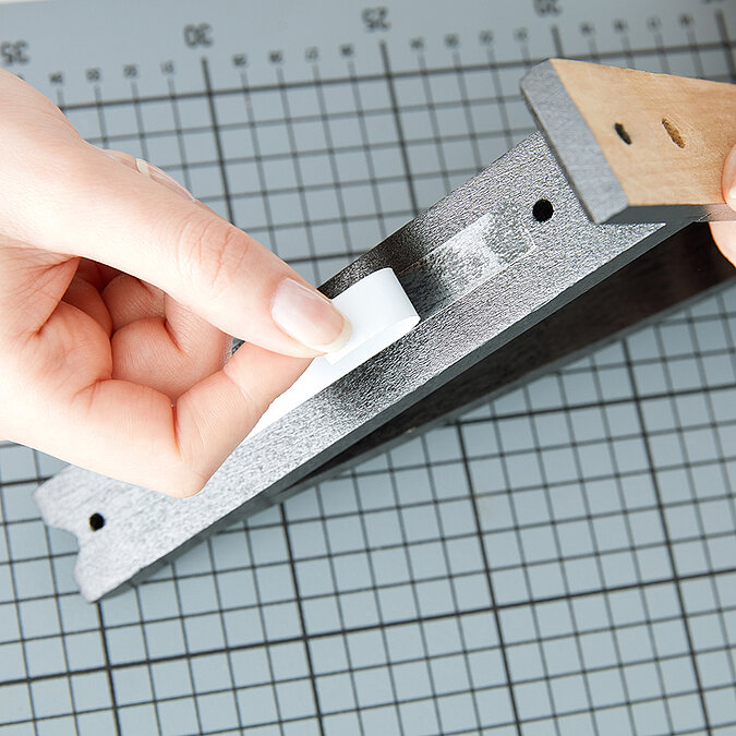 Wandleuchten: Trägerpapier abziehen