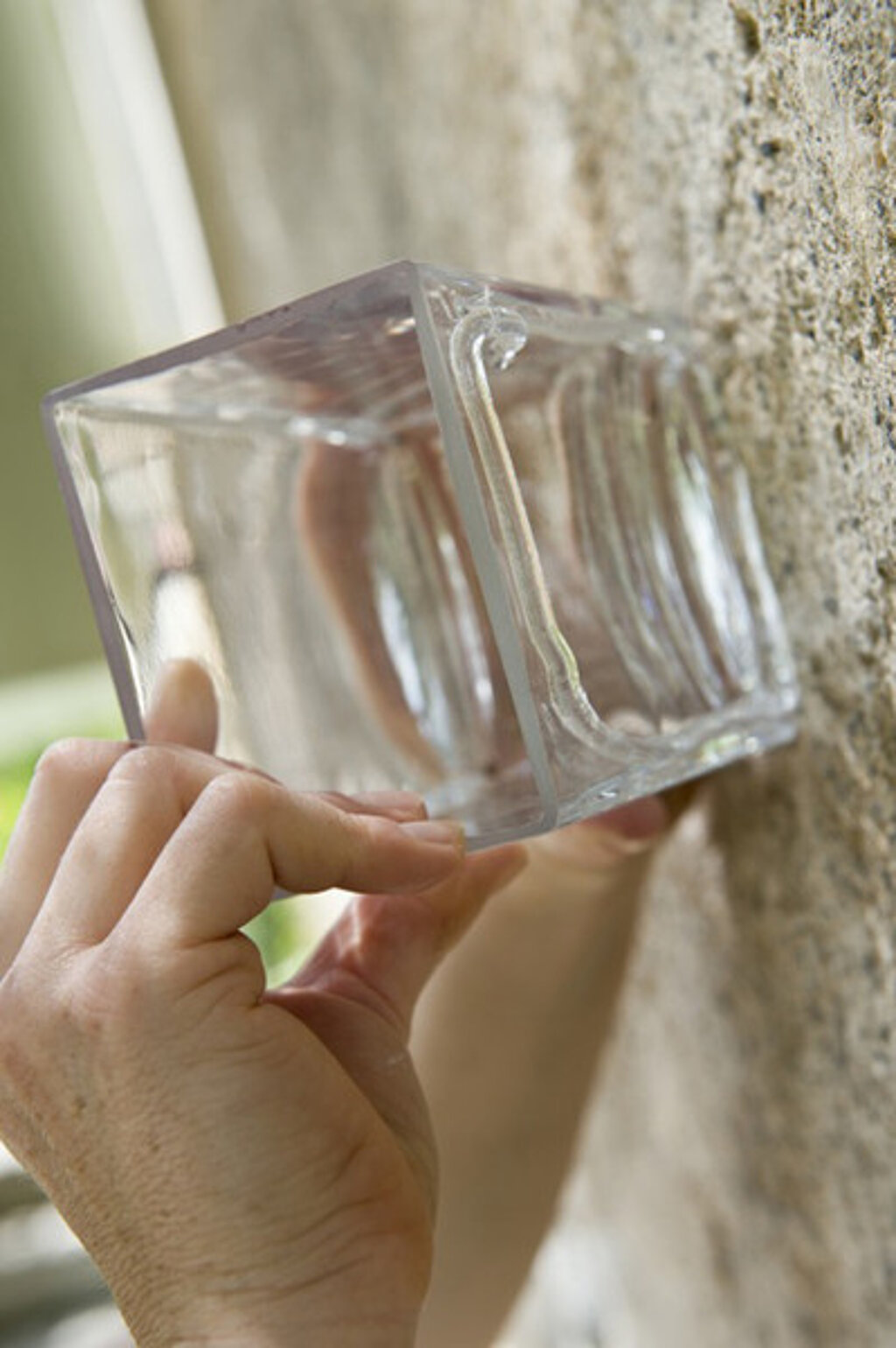 Wandleuchten: Glasgefäß andrücken