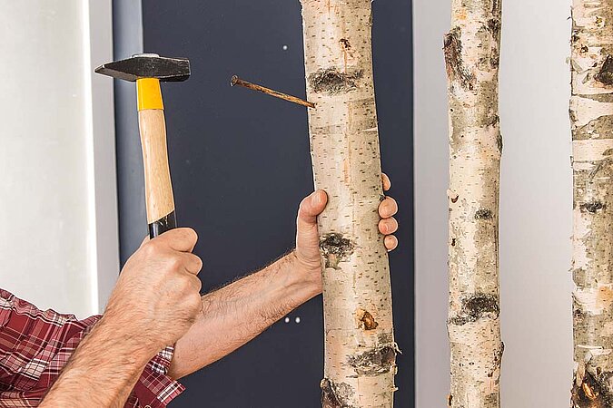 Raumteiler aus Birkenstämmen selber bauen