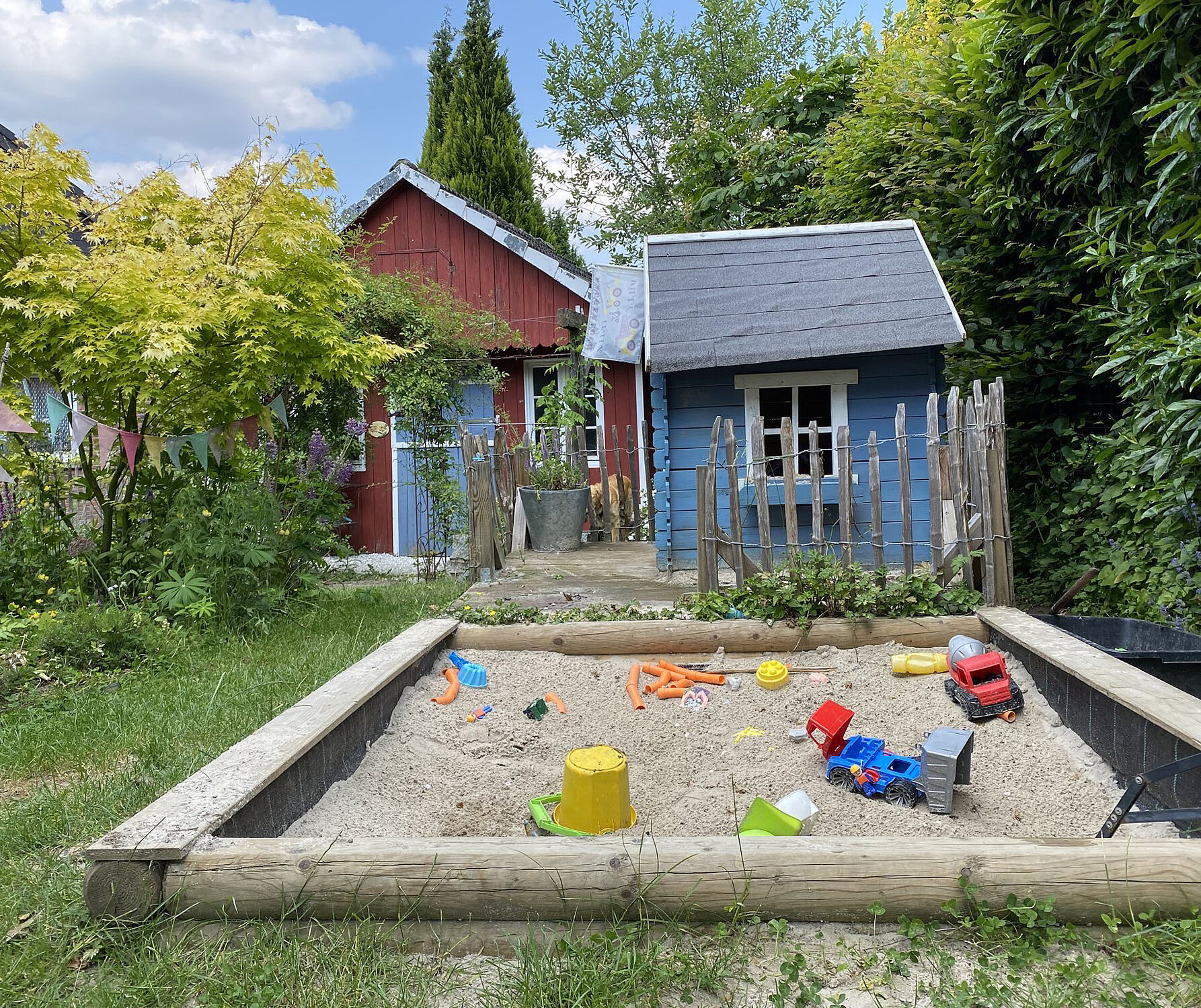 Sicher spielen mit Trampolin, Schaukel & Co.