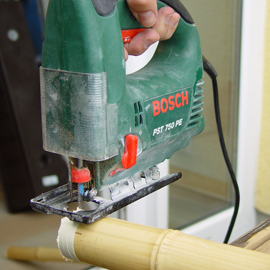 vorfuehren des handwerkertipps - klebeband 02