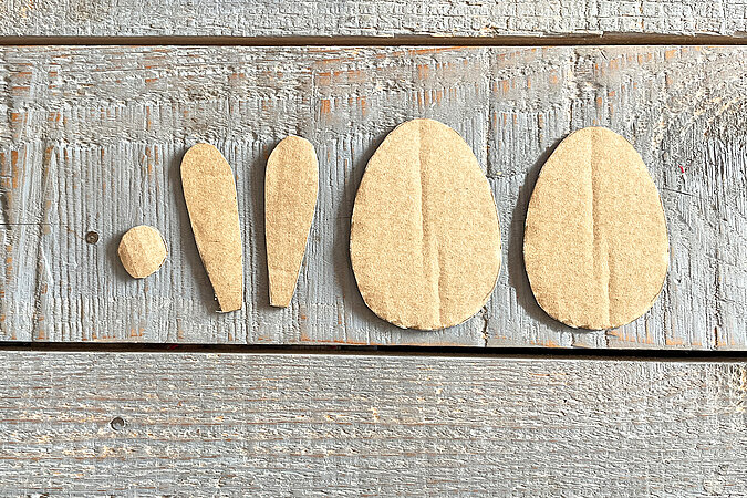 Fertig ausgeschnittene Hasenkörper aus Karton 