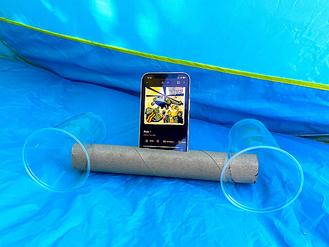 Festival Gadgets DIY-Lautsprecherverstärker Smartphone aus Bechern und Papprolle im Zelt
