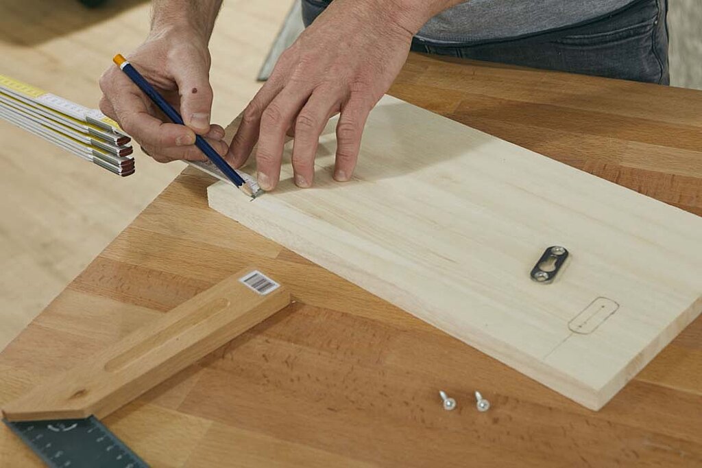 Nachttisch: Holzbrett anzeichnen
