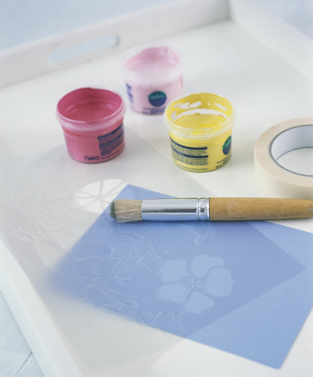 Tablett mit Farbe gestalten