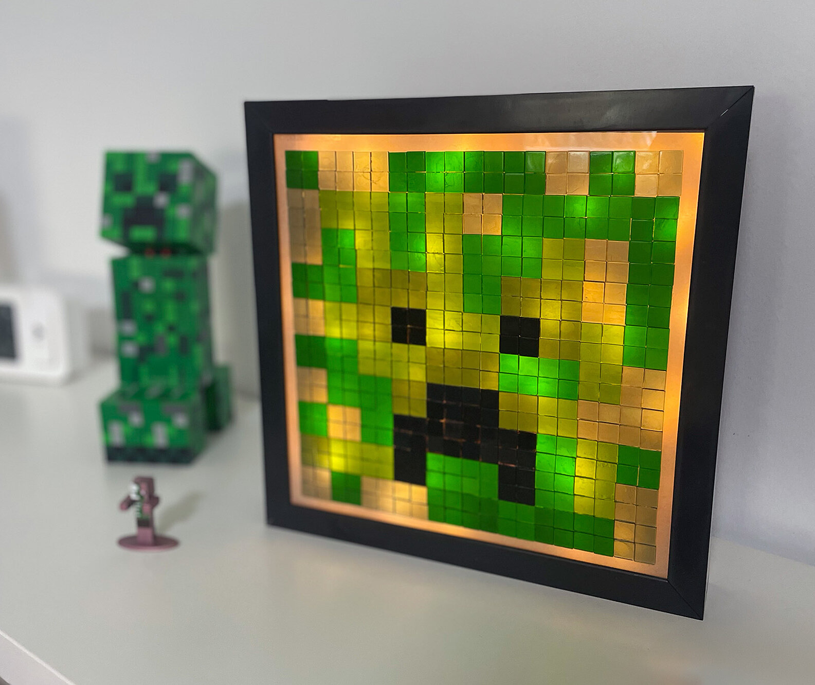Creeper Deko-Leuchte aus Bilderrahmen basteln – Minecraft Licht