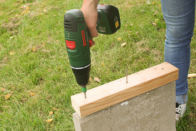 Gartenbank aus Beton und Holz