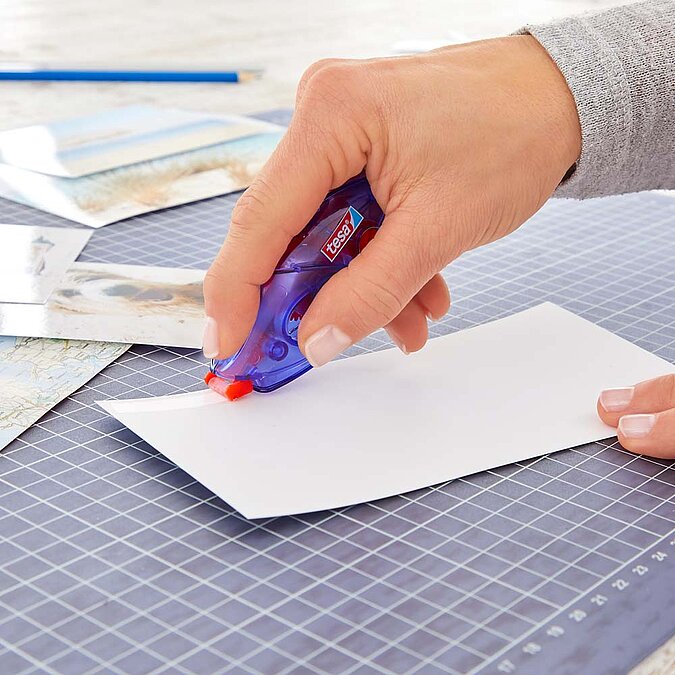tesa trendpapier urlaub setzkasten kleber auftragen 01