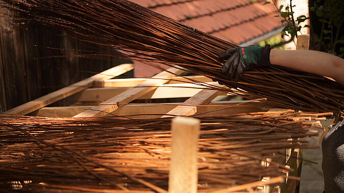 Spielhaus aus Paletten selber bauen