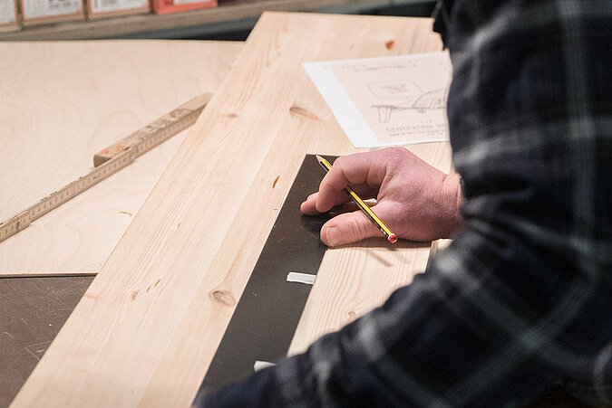 Design-Stuhl: Bauteile anzeichnen