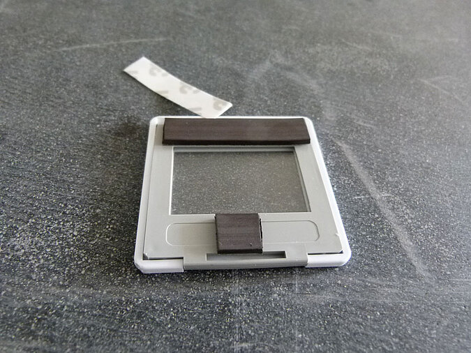 DIY-Magnete: Magnetband aufkleben