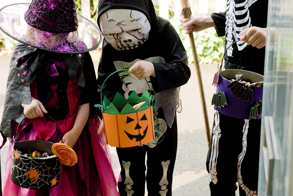 Korb für Halloween-Süßigkeiten selber machen