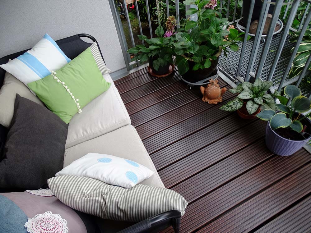 Holzterrasse reinigen und pflegen